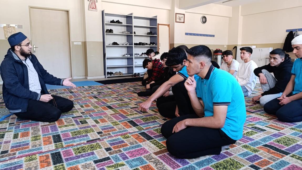 HZ. MUHAMMED'İN (SAV) EĞİTİM ANLAYIŞI KONULU SOHBETLER